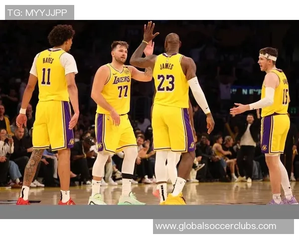 2001年湖人与国王季后赛对决回顾：传奇时刻与激烈较量的巅峰之战