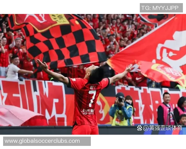 上港与鲁能激战正酣比赛结果揭晓引发球迷热议