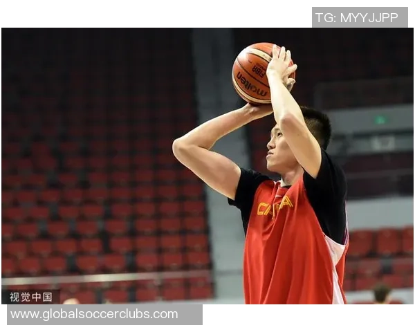 周鹏：从篮球场上的传奇到生活中的榜样，激励年轻一代追逐梦想的故事